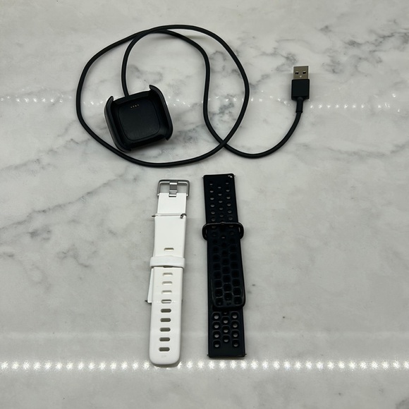 Fitbit Versa 2 Charging Cord & Replacement Bands - Picture 1 of 5
